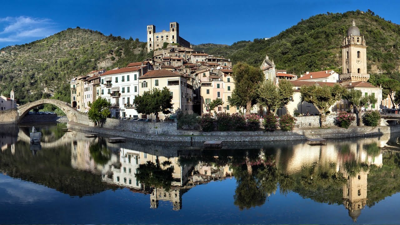 Дольче Аква. Dolceacqua. Italy