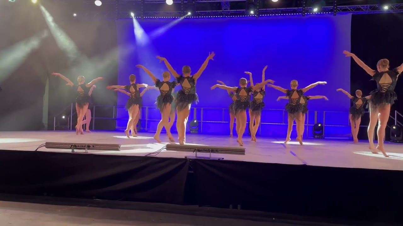 ElliTe Studios College - Move It Performance Black & Gold