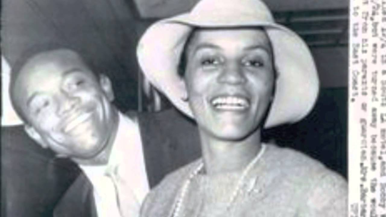 BOBBY WOMACK MARRIES SAM COOKES WIDOW AND GETS PISTOL WHIPPED
