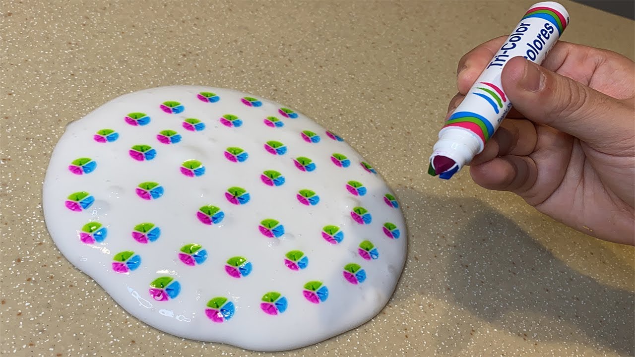 COLORINDO SLIME COM CANETAS DE 3 CORES AO MESMO TEMPO! (Vídeos satisfatórios)
