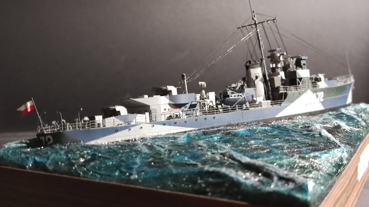 ORP Kujawiak 1/200 Sinking Diorama