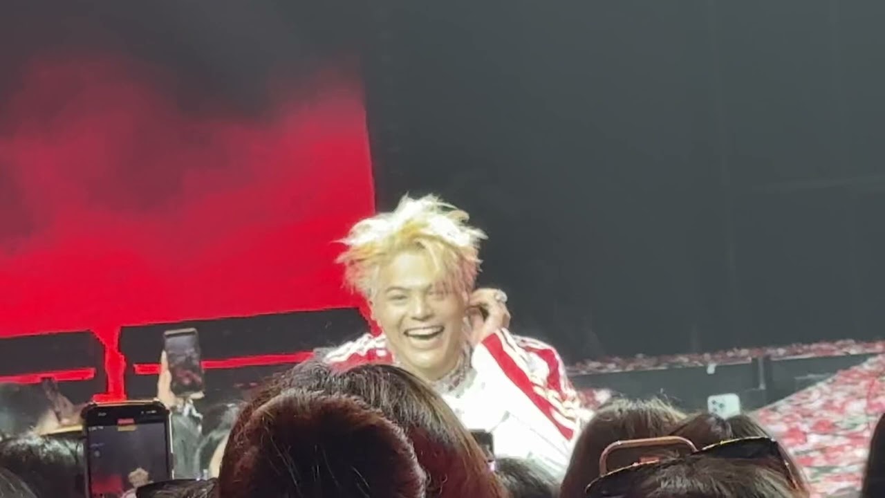 Atus Anh Tú dí tới cùng các Anh Trai say Hi tại mini concert của Rhyder