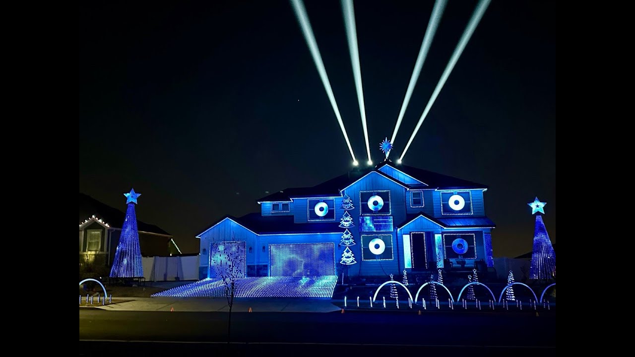 Epic Carol of the Bells (EDM/Dubstep) - Capital Kings - A Very Merry Meridian Christmas Light Show