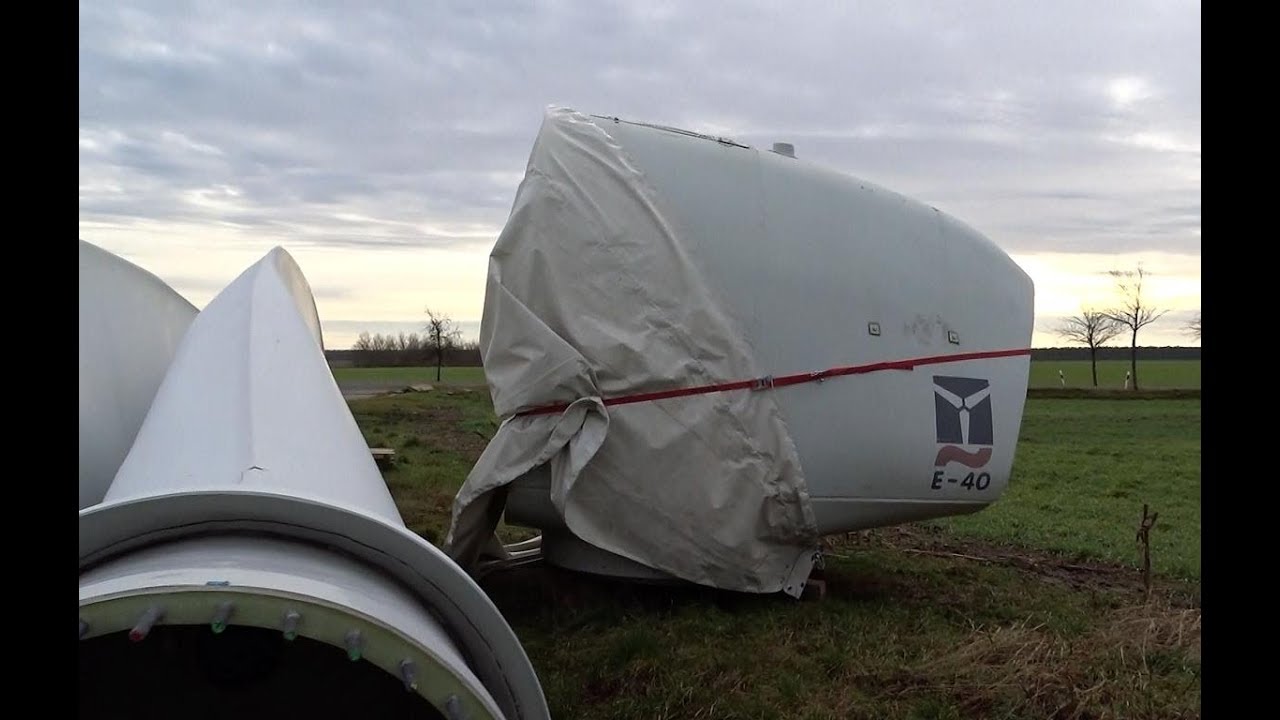 Enercon E-40 / 5.40 wind turbine with rotor blades, hub and nacelle