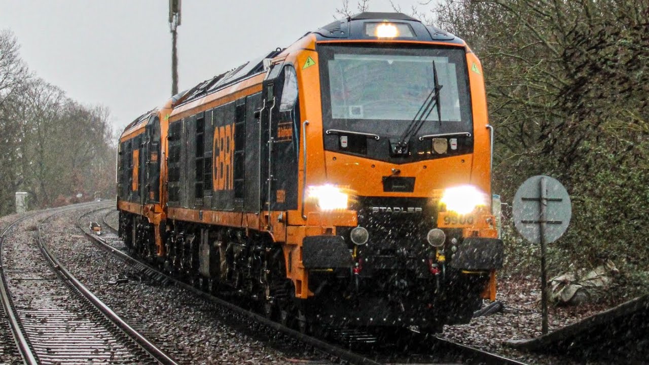 **BRAND NEW** GBRF 99 001 + 99 002 work 4Q28 and 4Z28 at a very wet Westerfield | 15/02/26 |