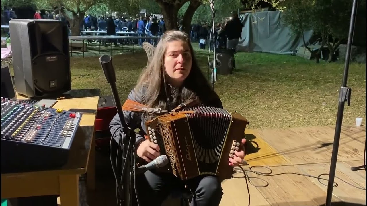 Mariantonietta Bosu  - bellissimo ballu tundu ballo sardo Sardegna tradizioni