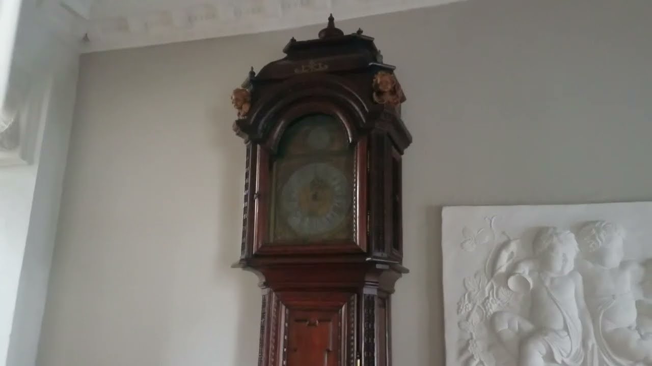 (1) Standuhr von 1700, mit Potsdamer Glockenspiel 