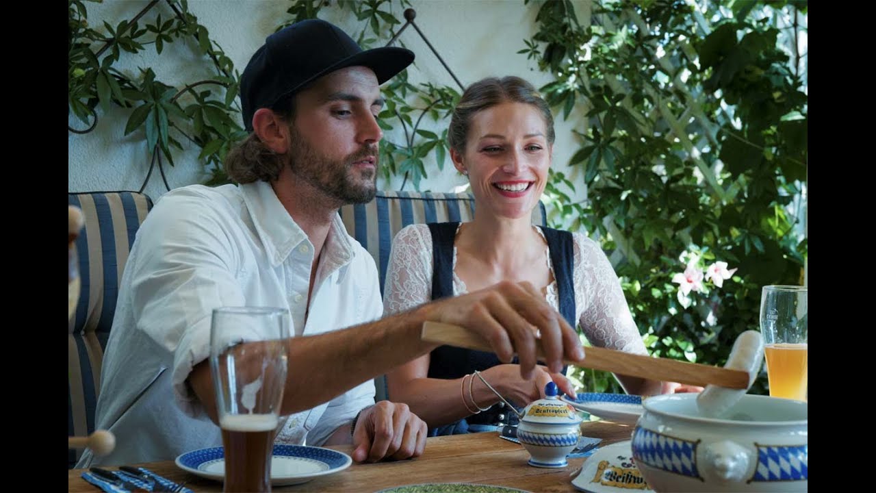 Wie man die M&uuml;nchner Wei&szlig;wurst mit Genuss und Stil essen kann - und ohne zu zuzeln!