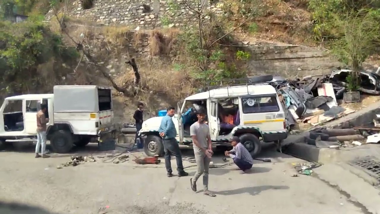 Rishikesh chamela Marg Dekhen Bhayanak Sakri Rasta hai aapko Milenge dekhne ko Durgam Rasta Samna