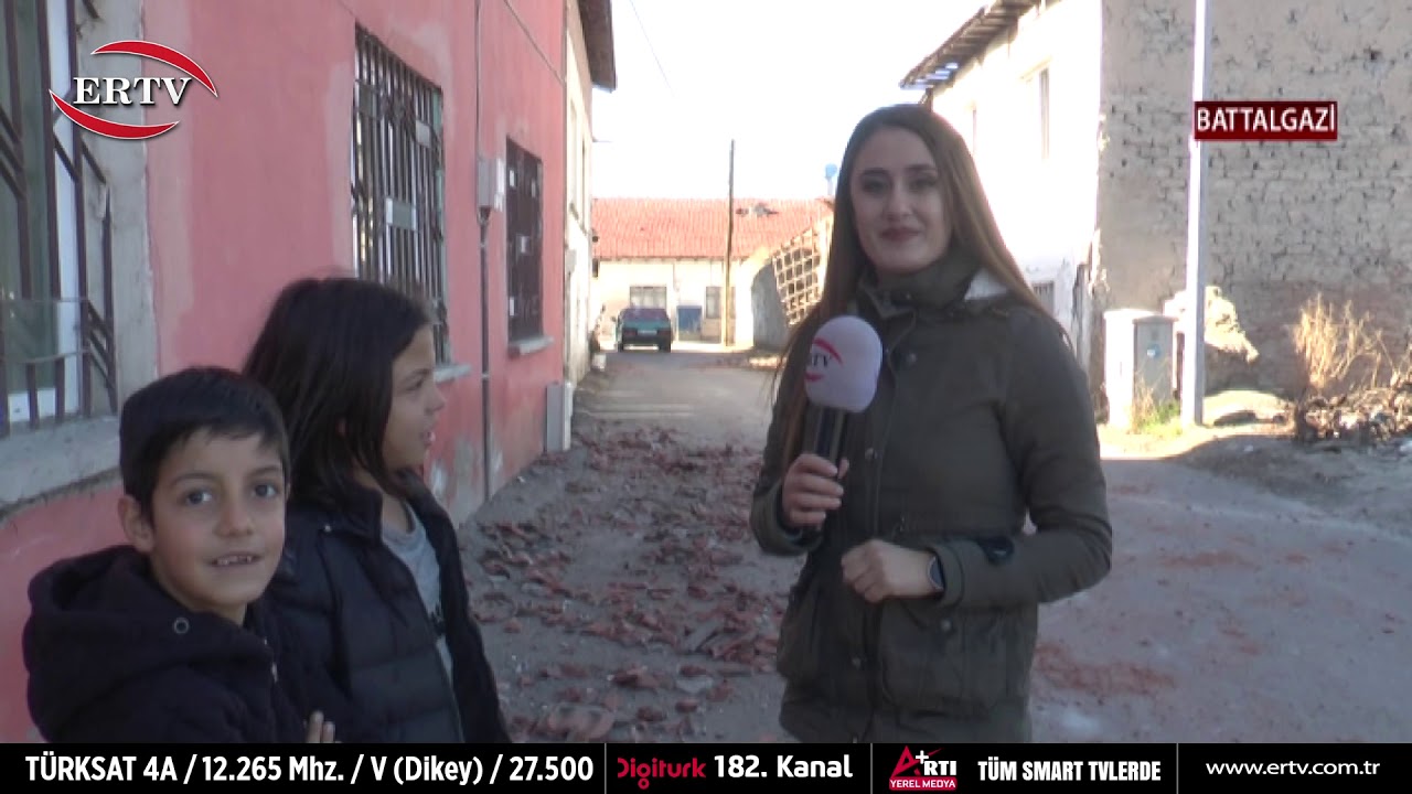 6.8 şiddetindeki deprem sonrası büyük panik yaşayan vatandaşlar sokağa döküldü.