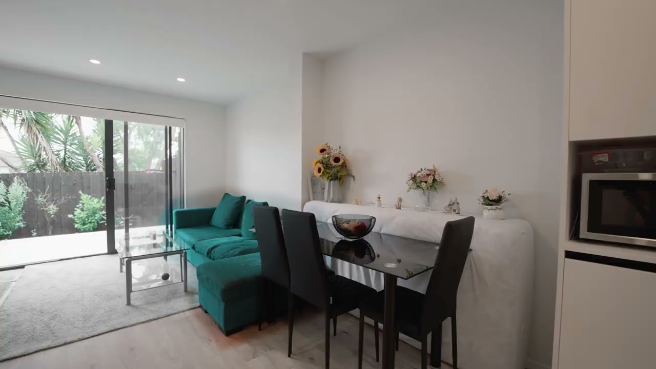 Cool, Modern North Shore Living | BeachHaven Near-New Townhouse