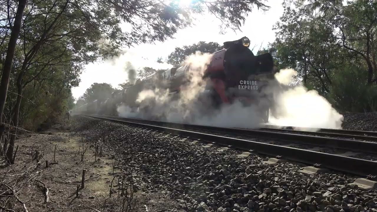 R761 and A2 986 on the Cruise Express tour 24th of May 2021