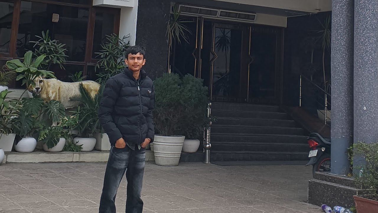 Itna Bada Hotel 😱 Himachal Pouch Gye |