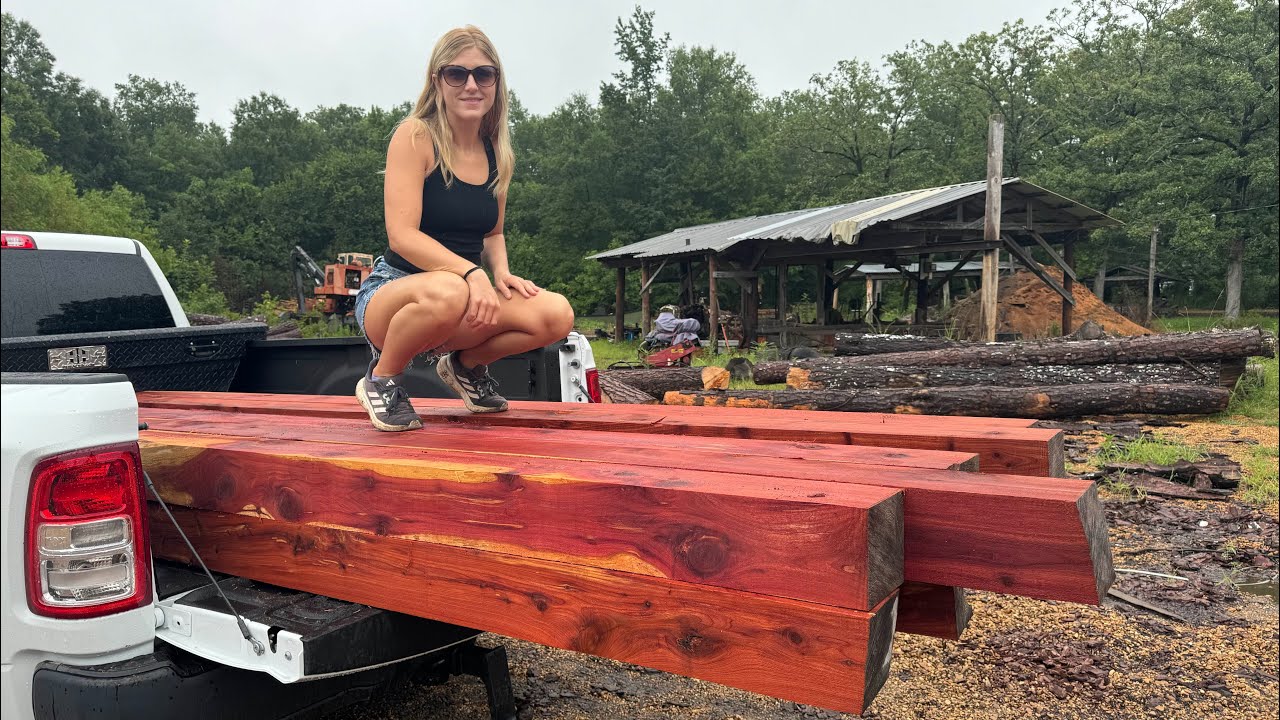 Sawing out the BEST looking Posts EVER? (Eastern Red Cedar!)