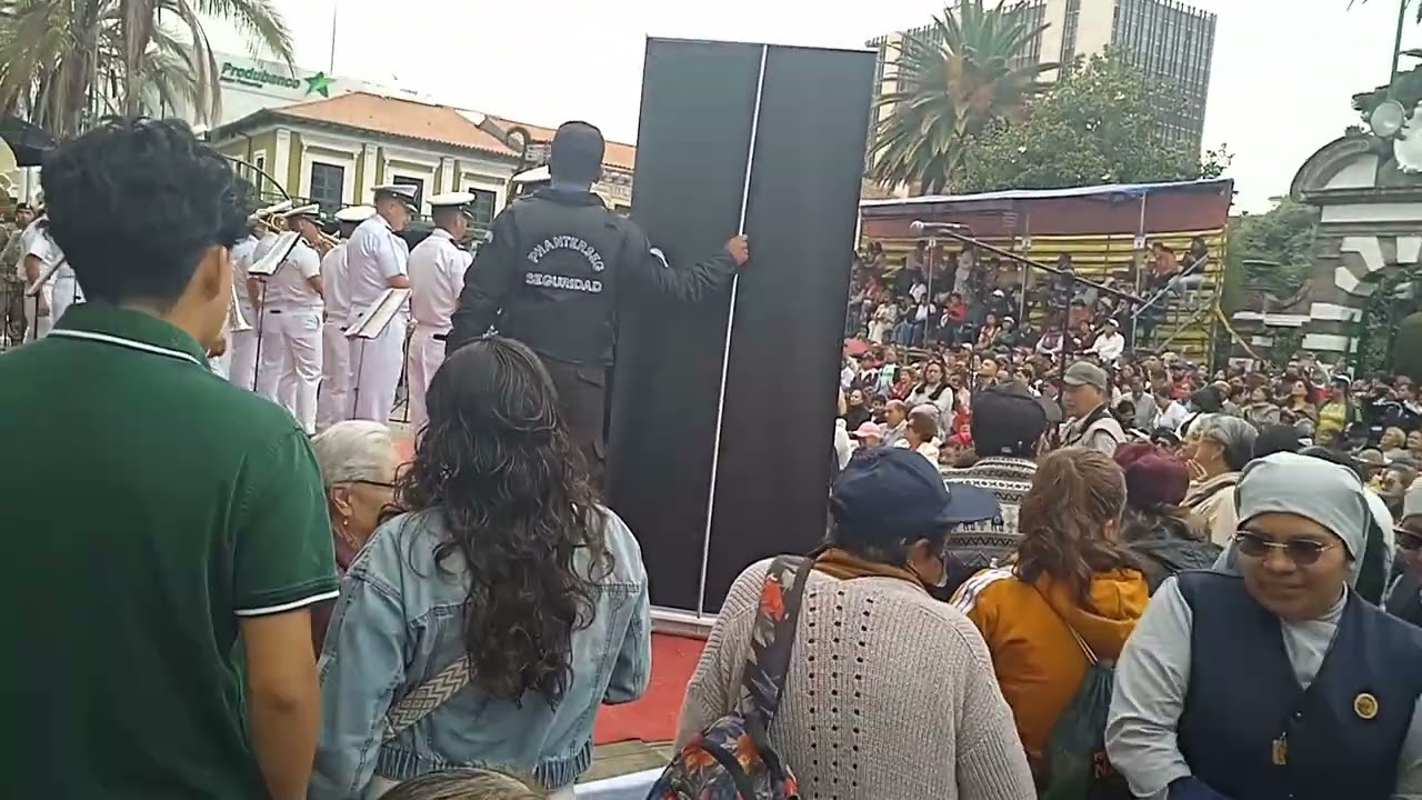 Banda de la Marina de Guayaquil en Ambato 
