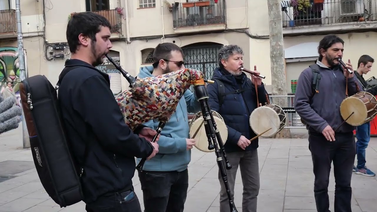 2023.(28/01) CICLE FESTIU DE SANT ANTONI. FOLK ALS MERCATS. XEREMIERS DE MALLORCA A GRÀCIA.