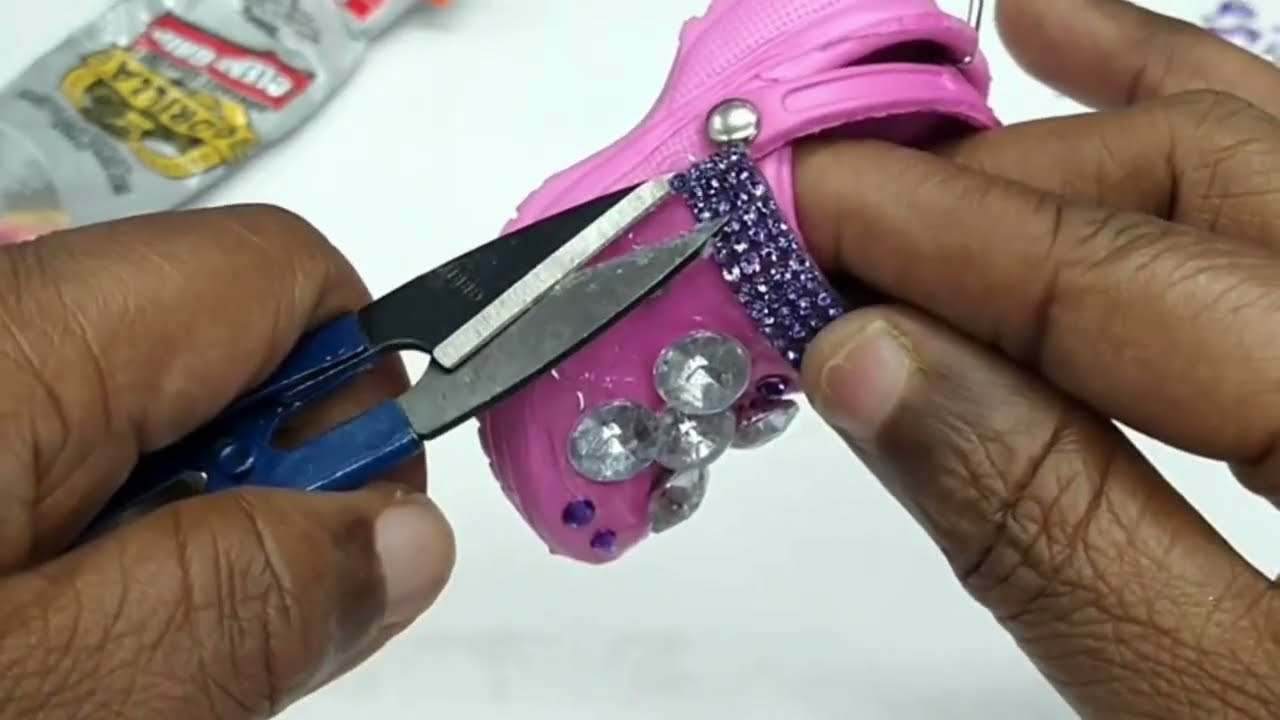 (Video: S. 3 Ep. 31) Keychain Crocs Shoes Purple. Glam Crystal Bling Diamond DIY. High End Luxury.