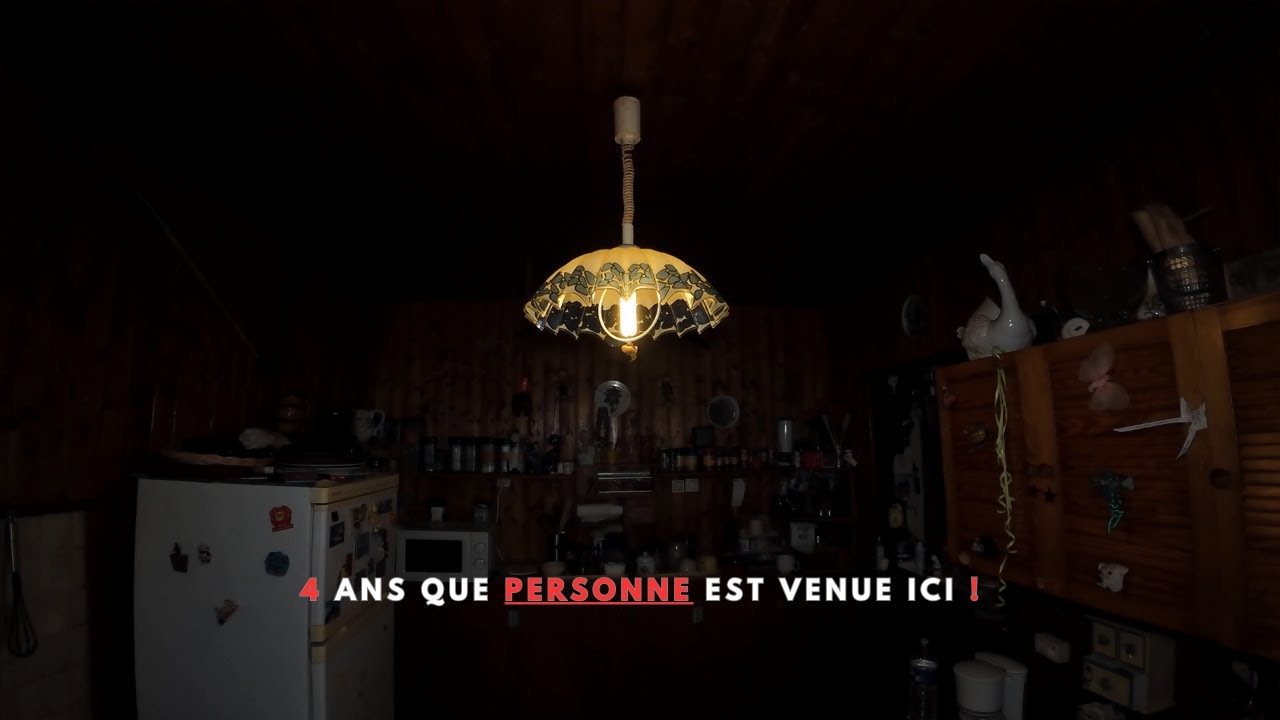 URBEX ! UN ABANDON TOTAL ET POURTANT IL RESTE L'ÉLECTRICITÉ !