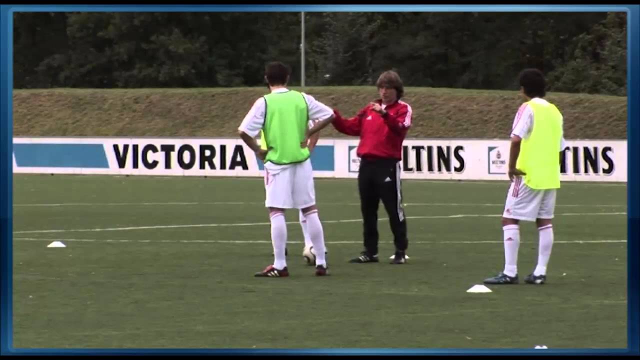 Fussball Training mit U19 Schalke 04: 4plus2 gegen 2 mit 4 Farben