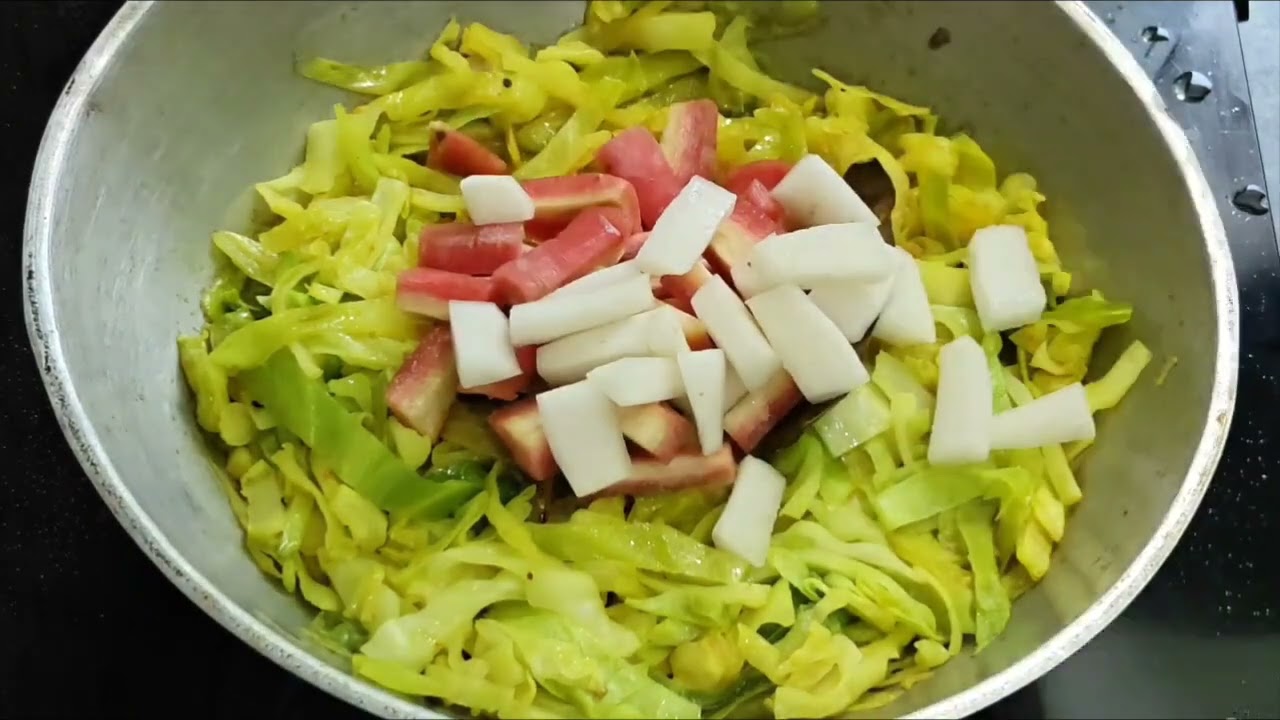 Cabbage with Fish... #pattagobhimachli# বাঁধাকপি মাছের মাথা#पत्ता गोभी