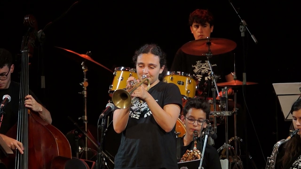 Vespres de Jazz (6 juliol 2024) - Sant Andreu Jazz Band feat. Elsa Armengou - Three and One