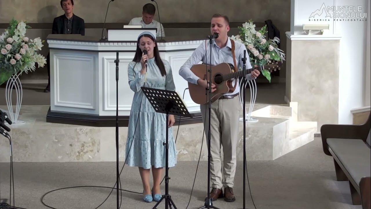 Manu & Andreea Tomuș - Pe un deal depărtat, un crin alb s&acirc;ngerat