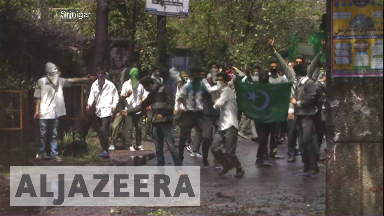 Kashmir students, India police clash in Srinagar
