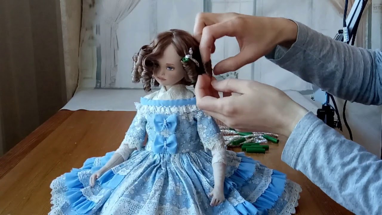 Завиваем милые кудряшки кукле