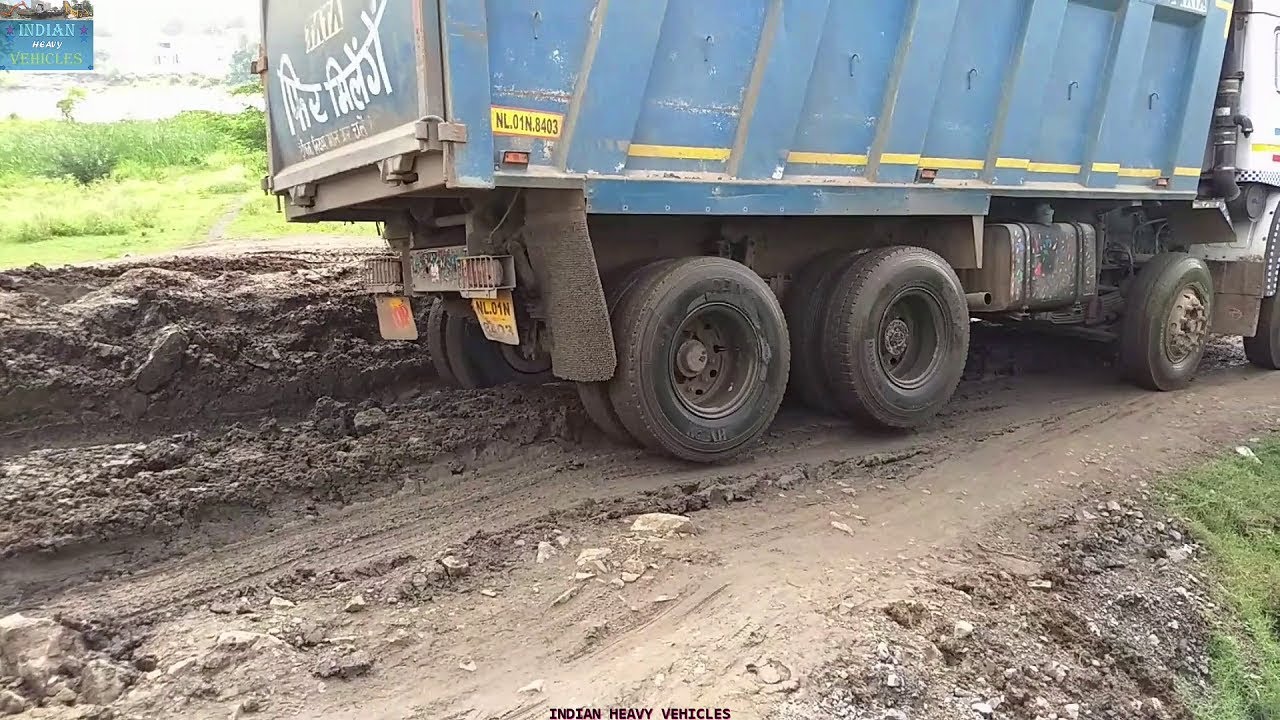 Tata 3118 12 Wheeler Tipper And Dala-Body Truck Driving On Indian Mud Road | Indian Heavy Vehicles.