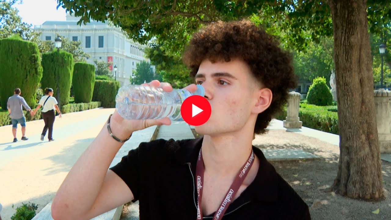 El tap&oacute;n pegado a la botella, un incordio para muchos