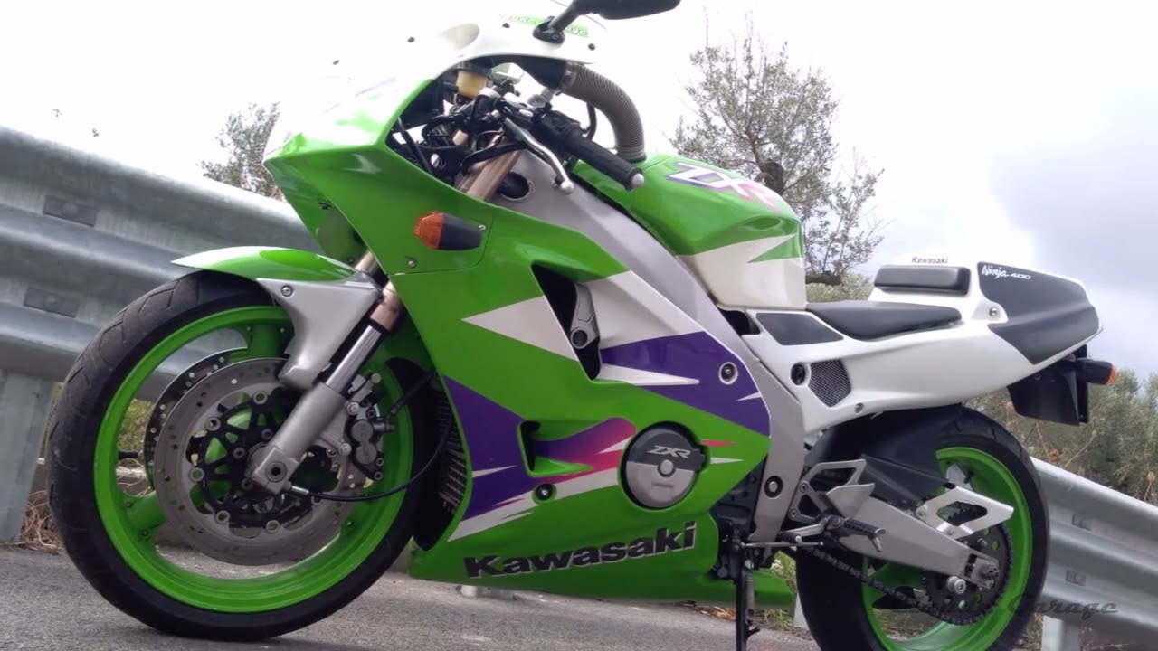 Kawasaki ZXR 400 R - Claude Garage Collection