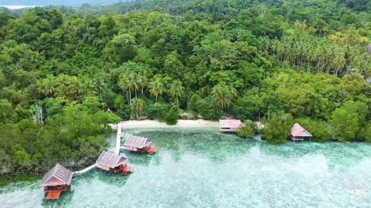 Methos homestay raja ampat west Pap&uacute;a video drone