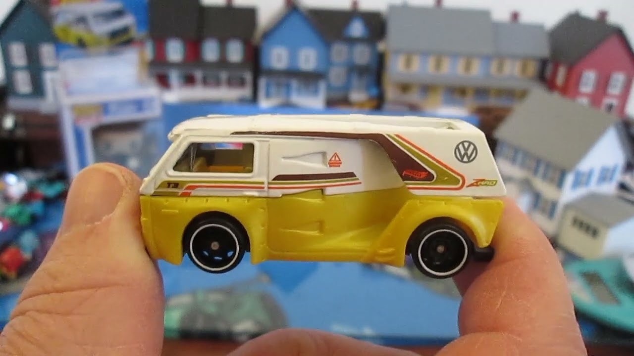VW T3 CUSTOM - Распаковка и обзор игрушечной модели Hot Wheels Peak Pursuit 2025 года - Желтый фу...