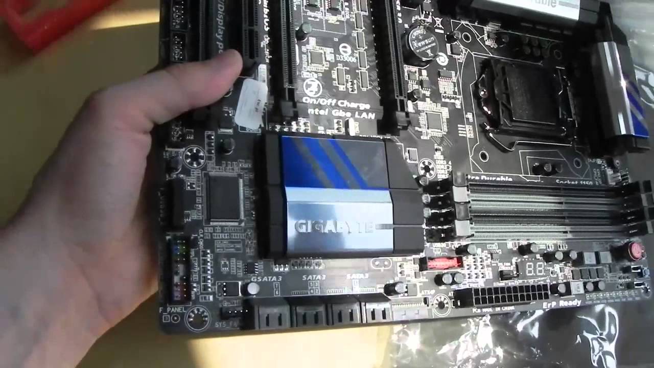 GIGABYTE GA-Z87X-UD3H Motherboard Unboxing
