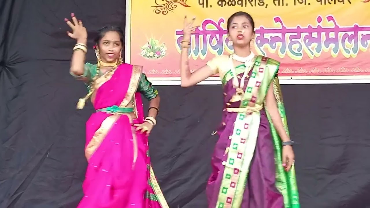 Dance performance on Tuch mala pahije navara