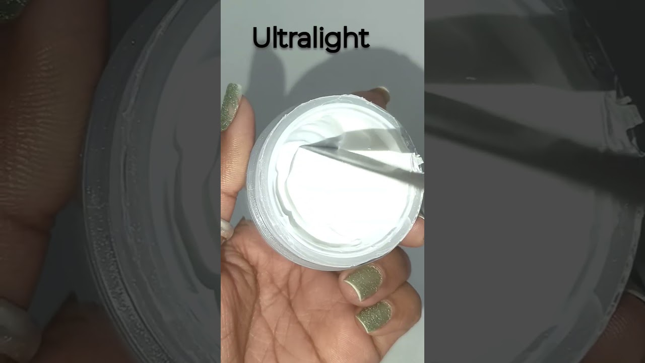 Glow & Lovely Glass Bright Ultralight Gel creme is just for ₹75 