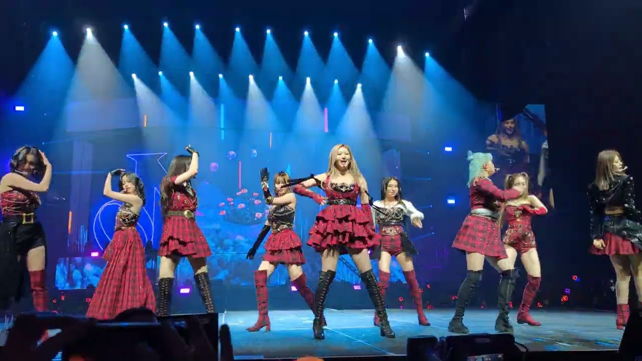 TWICE (트와이스) - FANCY - Twice III Tour Oakland | 220218 [FANCAM]