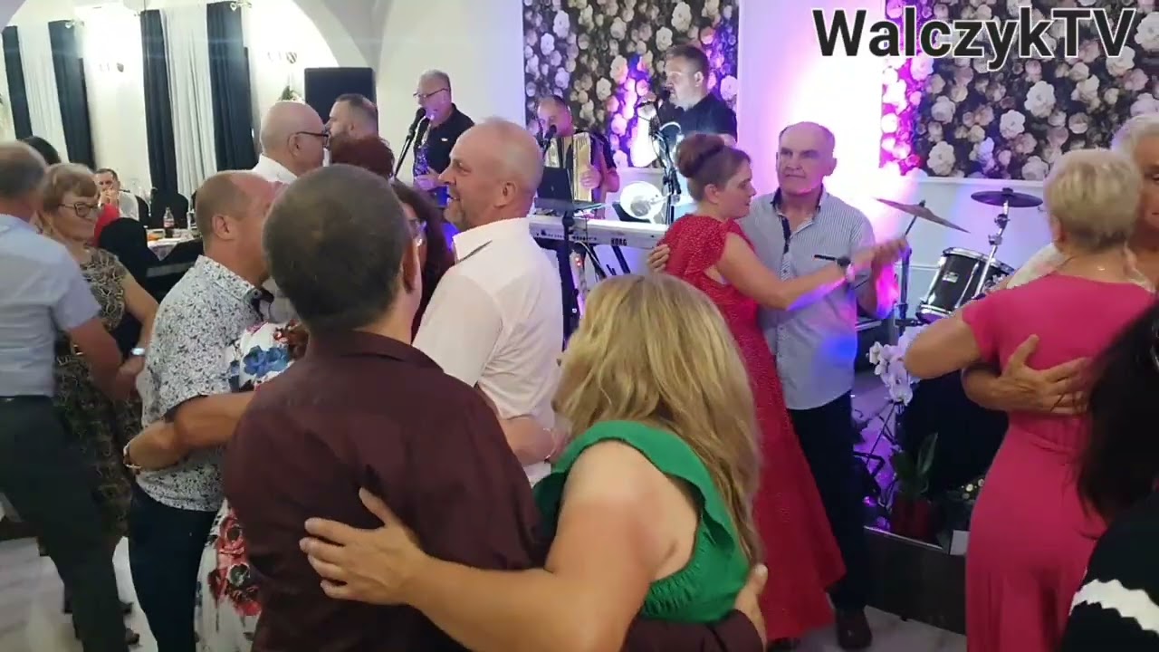 Kapela KROKUS z Pińczowa z bardzo udanym debiutem w ekskluzywnym lokalu Złoty Dwór goście zachwyceni