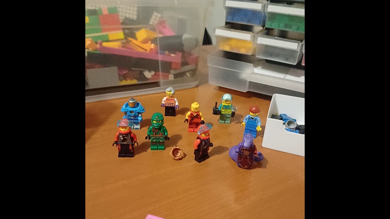 Look what I found in a free LEGO bulk! 😁 
