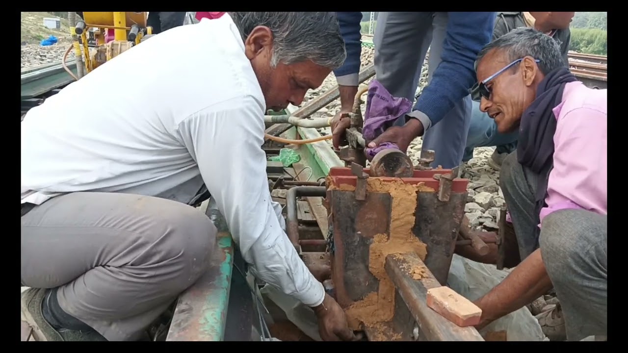 AT Welding Process #indianrailways  #railways #welding #Thermit