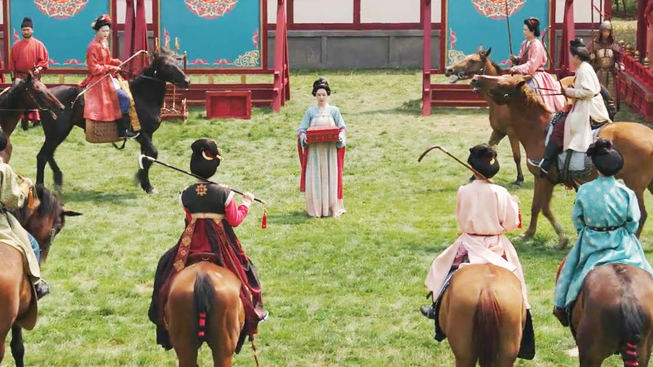 【Movie】眾人圍著欺負沒有權勢的女孩，殊不知她有特殊能力，竟能讓所有的馬乖乖聽話！💕#中国电视剧 #爱情