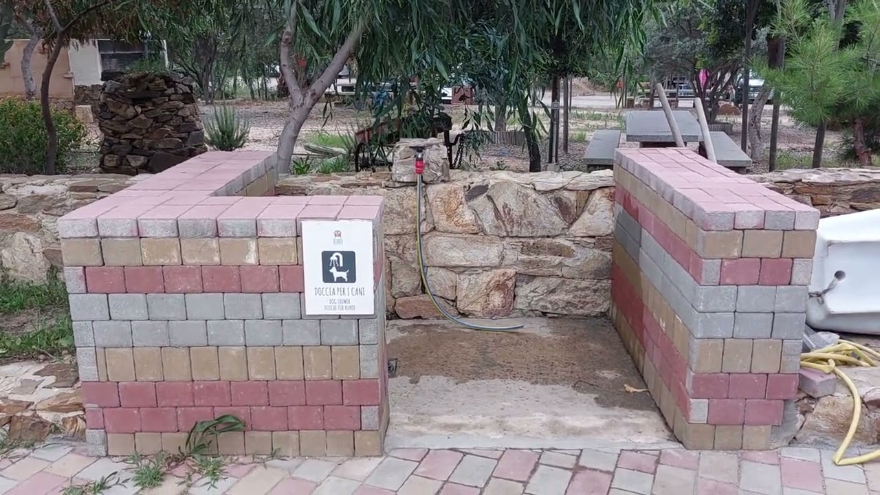 Показываю место, где мы остановились. Остров Сардиния. Porto Corallo