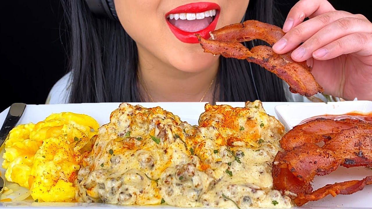 [Subtitles ASMR Eating] ASMR BISCUITS & GRAVY BREAKFAST PLATTER (REQUESTED FOOD VIDEO) ASMR Phan