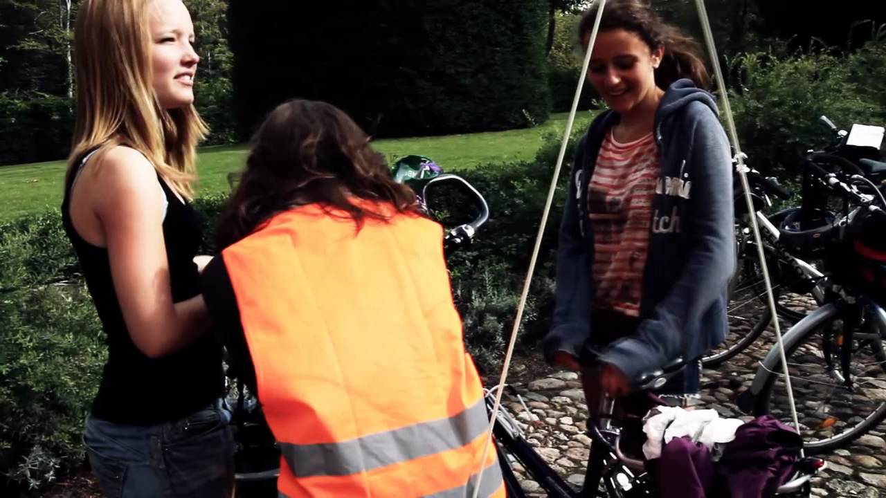 Adel auf dem Radel - Die Jugendradtour macht Station auf Schloss Rheda