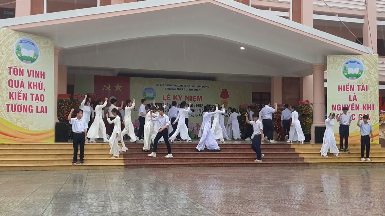 Chương trình văn nghệ kỷ niệm 70 năm thành lập trường THPT Bùi Thị Xuân