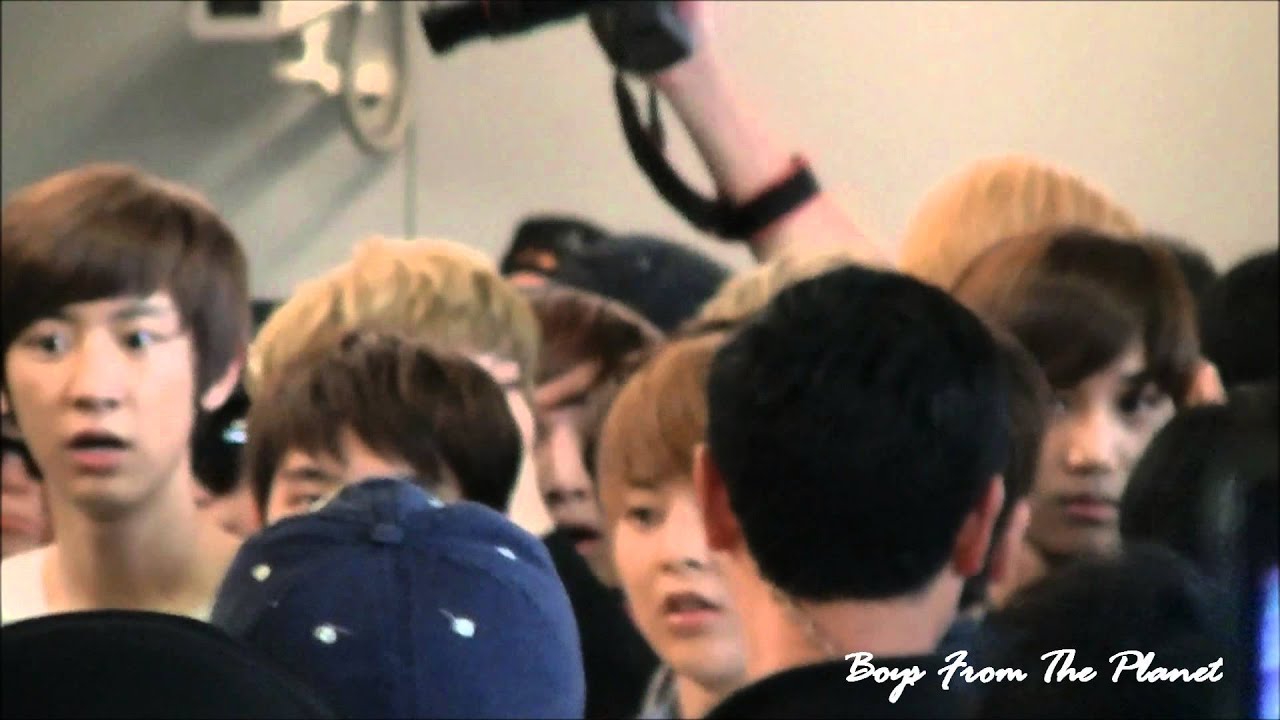 [Fancam] 121124 EXO kids waiting for their sunbaenim