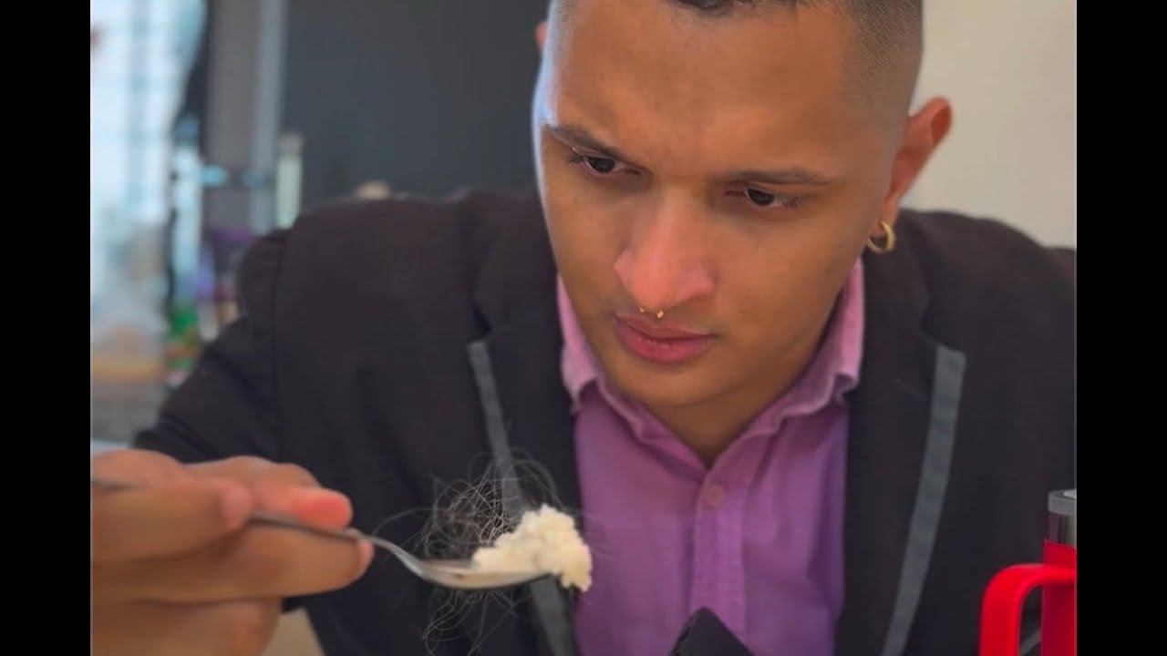 Puso cabello en su comida y la vida le dio una lección. 😮