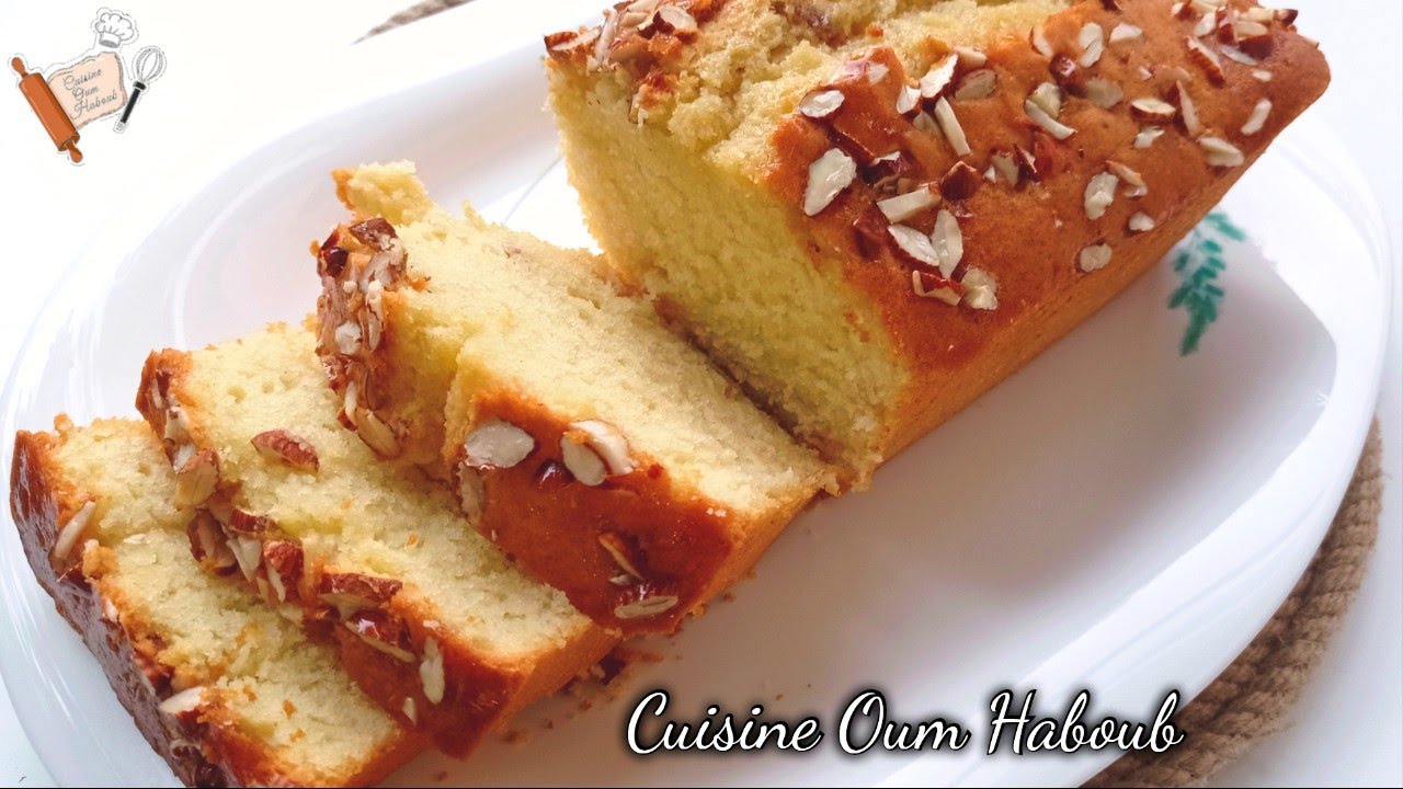 كيكة الياغورت بالزبيب الزمنية مشخشخة بالشحور ، بحجم عائلي بنينة ومنفجة cake yaourt/gateau yaourt