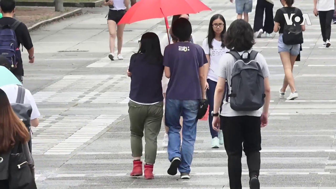 香港抗议学生对撤回条例草案的反应