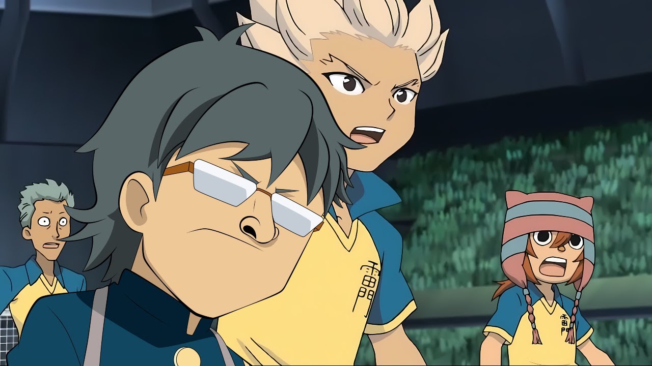 Ray Dark tira vigas de metal a los jugadores del Raimon pero lo narra un comentarista argentino.